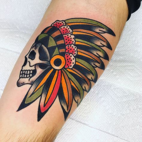 Traditional Skull w/ Headdress Tattoo 🤘🏻 Traditional Chief Tattoo, Traditional Indian Skull Tattoo, Skull Headdress Tattoo, Random Leg Tattoos, Traditional Tattoo Men, Indian Motorcycle Tattoo, Skull Tattoo Traditional, Motorcycle Tattoo Ideas, Tattoo Ideas Skull