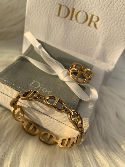 Fancy Gifts Aesthetic, Luxury Closet Jewelry, Expensive Gifts Aesthetic, Expensive Jewellery, Dior Necklace, Expensive Jewelry Luxury, Luxe Jewelry, Dior Jewelry, Jewelry Accessories Ideas