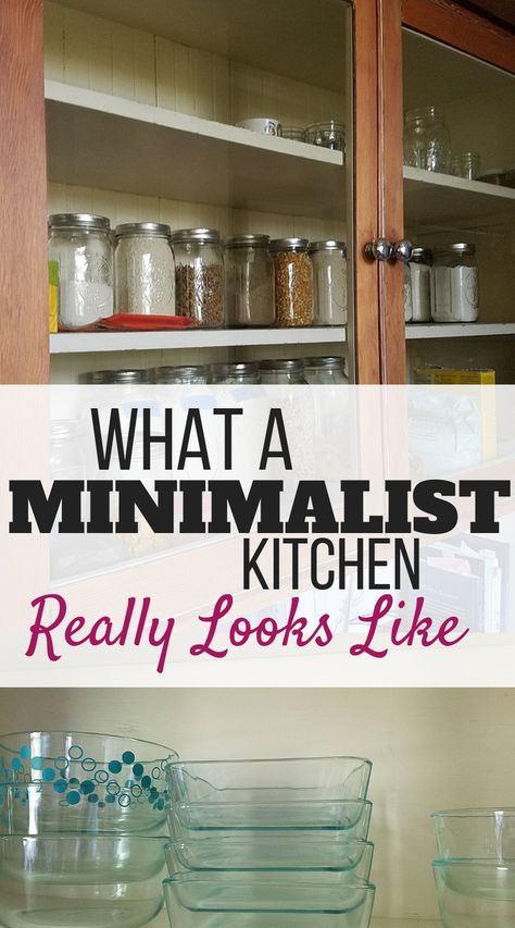 Find out what a simple living minimalist kitchen really looks like! | minimalism | mom life | kitchen organization | #decluttering #minimalistliving #simpleliving Countertop Concrete, Minimalism Living, Minimalist Organization, Minimalist Dekor, Minimalist Ideas, Minimalism Lifestyle, Life Kitchen, Minimal Living, Decluttering Ideas