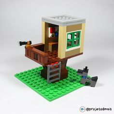 Cool Diy Lego Builds, Tiny Lego House, Legos To Build, Diy Minecraft Lego Builds, Lego City Build Ideas, Lego Builds With Random Pieces, How To Make A Lego House, Small Lego House Ideas, How To Build Lego House