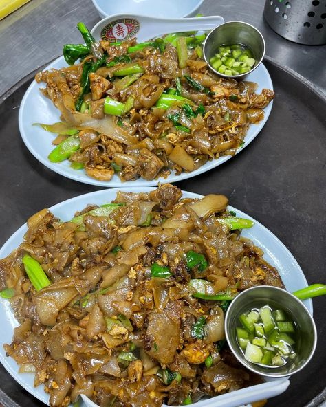 Pad See Ew Aesthetic, Thai Food Pad See Ew, Thai Meals, Pad See Ew, Food Babe, Food Therapy, Night Market, Food Videos Cooking, September 2024