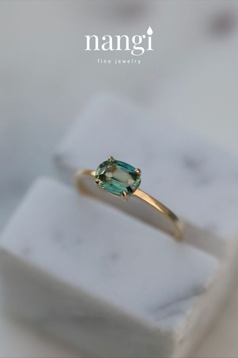 Gemstone Ring. An oval, green sapphire set in our east-west setting. Unconventional Wedding Rings, Neelam Ring, Wedding Rings Ideas, Rings Stones, Gold Ring Band, Topas Ring, Oval Sapphire Ring, Cute Engagement Rings, Green Rings