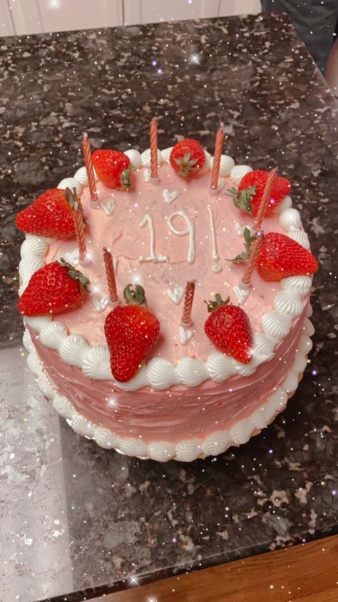 Pink Birthday Cake Strawberry, Nutella Strawberry Cake, 18th Birthday Cake Strawberry, 19th Birthday Cake For Her, Pinterest Cakes, Pink Strawberry Cake, 19th Birthday Cake, Light Pink Birthday, 19th Bday