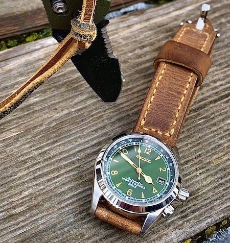 Mens Watches Classy, Seiko Alpinist, Green Watch, Swiss Army Watches, New Watch, Croc Leather, Seiko Watches, G Shock, Leather Band