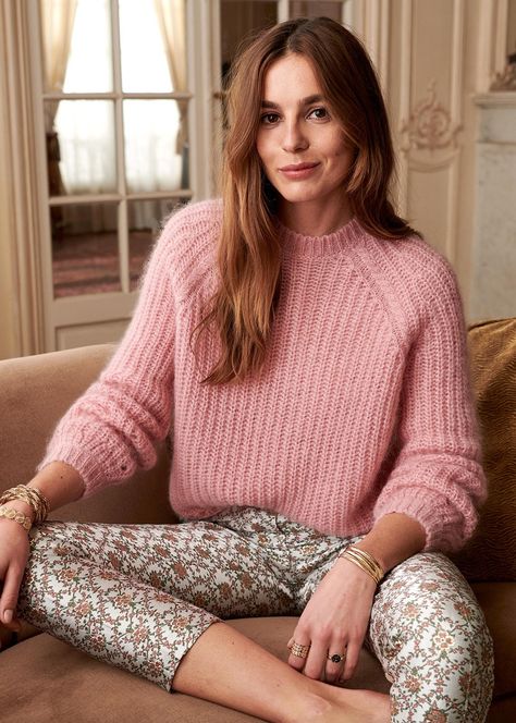 Sweaterhawk в Tumblr Sezane Fall, Pink Sweaters, Fairy Outfit, Look Rose, Elegante Y Chic, Pink Knit Sweater, Cardigan Design, Pink Knit, Knitwear Fashion