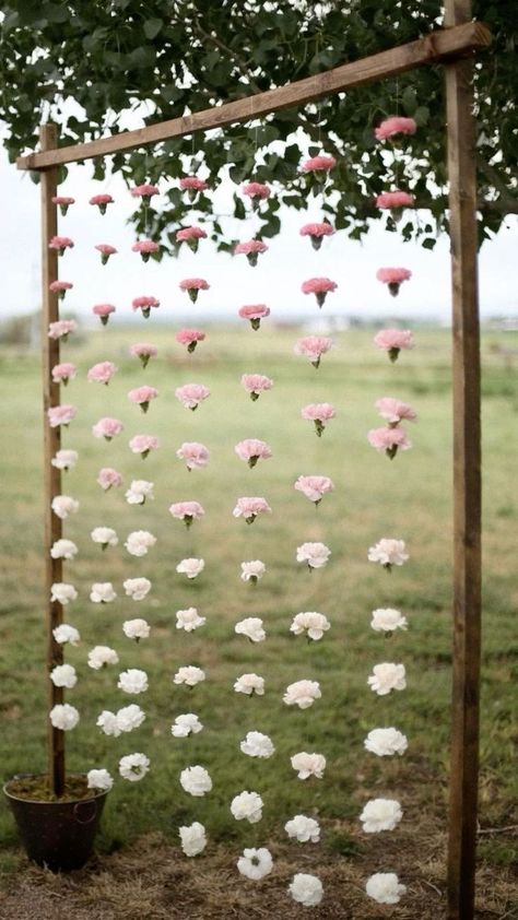 Bridal Shower Ideas Photo Booth, Bridal Shower Photo Area Ideas, Engagement Garden Decoration, Hanging Flowers Wedding Backdrop, Hanging Flower Backdrop Wedding, Engagement Decorations Diy, Backyard Bridal Shower Ideas Summer, Wedding Backdrop For Photos, Boho Spring Wedding Decorations