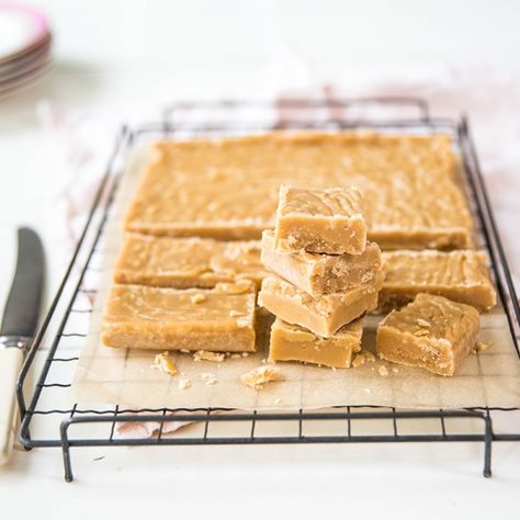 Russian Fudge | Edmonds Russian Fudge, Fudge Recipe Condensed Milk, Crunch Recipe, Fudge Recipes Chocolate, Slices Recipes, Fudge Recipe, Ginger Recipes, Sweet Delights, Easy Baking Recipes