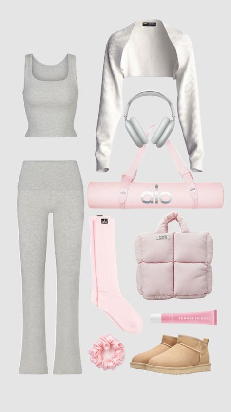 Girly Sporty Outfits, Princess Aesthetic Outfits, Fashion Inspo Aesthetic, Pilates Workout Clothes, Workout Outfits Winter, Pilates Outfit, Figure Skating Outfits, Gymwear Outfits, Pilates Clothes