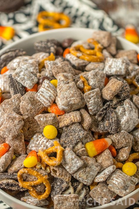 Fall Puppy Chow – That's What {Che} Said... Fall Puppy Chow, Holiday Puppy Chow Recipes, Easter Puppy Chow, Halloween Puppy Chow, Puppy Chow Mix, Fall Puppy, Puppy Chow Recipe, Chow Recipe, Halloween Puppy