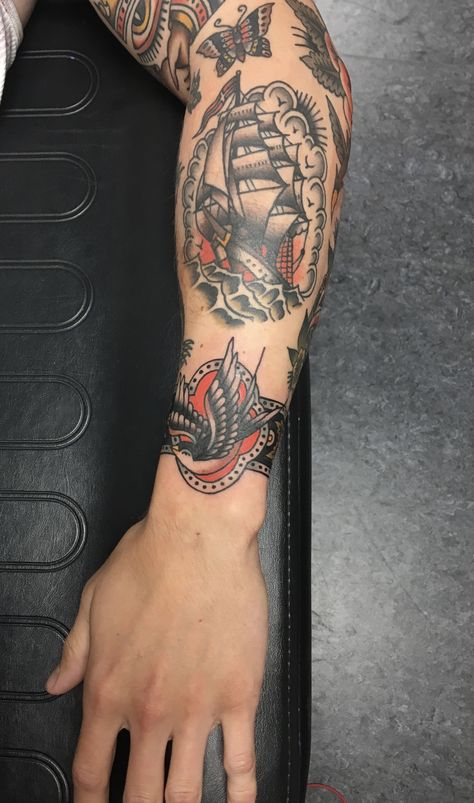 American Traditional Wrist Cuff Tattoo, Old School Forearm Tattoo, American Traditional Arm Tattoo, American Traditional Wrist Tattoo, Traditional Tattoo Ship, Traditional Wrist Tattoo, Traditional Forearm Tattoo, Traditional Tattoo Wrist, Trad Sleeve