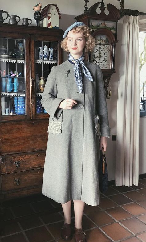 Vintage German Outfit, 1920 Winter Fashion, Orient Express Costumes, 1910 Winter Fashion, 40s Winter Fashion, 1940s Russian Fashion, Elegant Grandma Outfit, 1950s Christmas Fashion, 1940s Winter Outfits