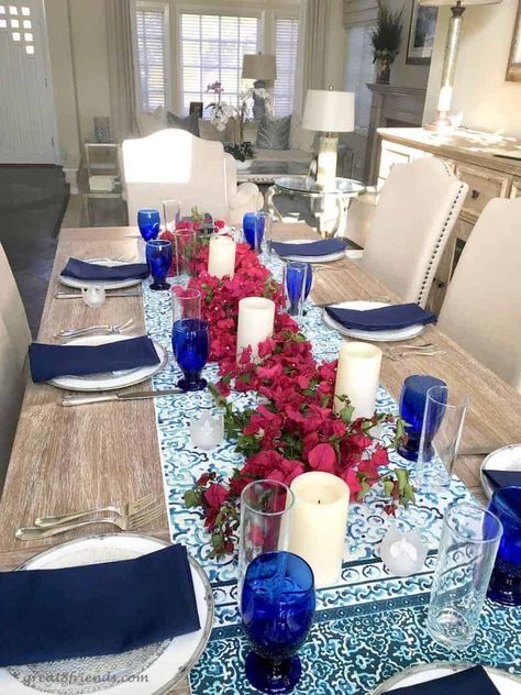 Greece Table Setting, Greek Table Setting Ideas, Santorini Greece Theme Party, Greece Table Decor, Greece Themed Dinner Party, Greek Theme Decor, Mamma Mia Themed Dinner, Greece Dinner Party, Greece Decorations Party