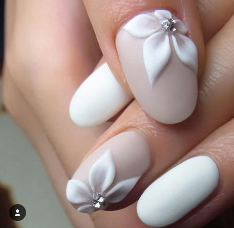 Elegant Bridal Makeup, Bridal Nails Designs, 3d Nail Designs, 3d Nail Art Designs, Makeup Nails Art, Floral Nail Art, Nail Art Wedding, Nails Desing, Acrylic Nail Art