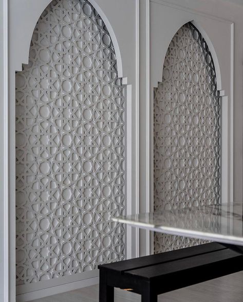 Islamic Partition, Modern Islamic Interior, Mihrab Design, Islamic Interior, India Palace, Arabic Interior Design, Theme House, Islamic Interior Design, Muslim Prayer Room Ideas