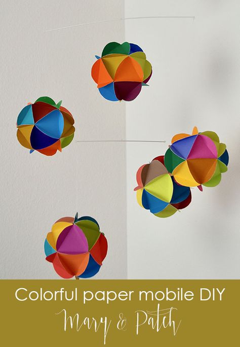 Diy Paper Balls Decoration, Paper Ball Craft, Paper Balls Diy, Paper Balls Hanging, Paper Mobile Diy, Paper Hanging Decorations, Paper Mobiles, Mobile For Baby, Mobile Diy