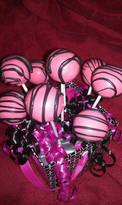 Pink and black cake pops 19th Birthday, 14th Birthday, Cake Balls, 16th Birthday, Lollipop, Sweet 16, Cake Pops, Yummy Treats, Candy