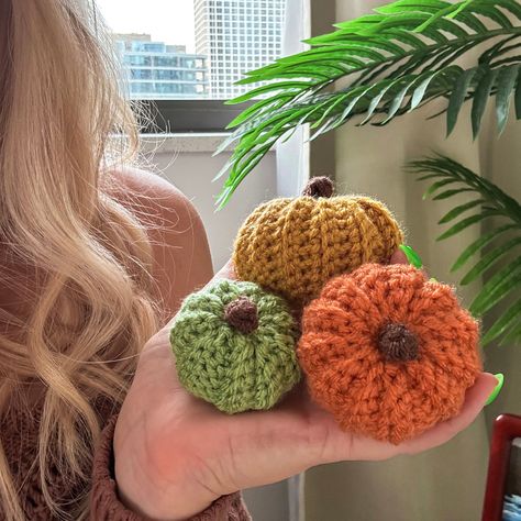 Crochet Mini Pumpkins - Free Crochet Pattern Crochet Football Pattern, Stitch Christmas Tree, Crocheted Beanies, Crochet Football, Flower Bucket Hat, Reverse Single Crochet, Football Pattern, Single Crochet Decrease, 4mm Crochet Hook