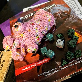 Dice Bag Pattern, Crochet Squid, Fallout Theme, Crochet Phone Cases, Magic Bag, Indie Dyed Yarn, Bag Pattern Free, Crochet Dragon, Dice Bag