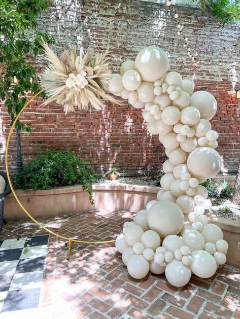 Beige Balloon Garland, Baby Birthday Party Decorations, Wedding Balloon Decorations, Round Balloons, Garland Arch, Shower Bebe, Balloon Flowers, White Balloons, Arch Kit