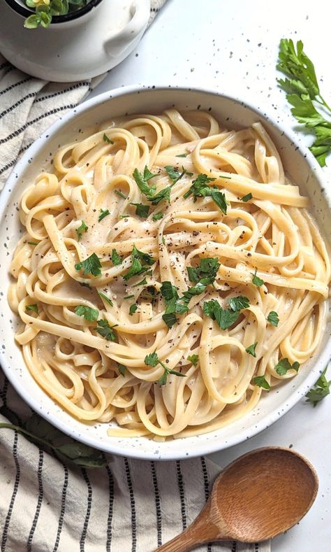 Low Sodium Alfredo Sauce Recipe - Low So Recipes Low Sodium Alfredo Sauce Recipe, Low Sodium Pasta Sauce, Heart Healthy Recipes Low Sodium, Easy Sauce Recipe, Make Alfredo Sauce, Low Salt Recipes, Chicken Stock Recipe, Pasta With Alfredo Sauce, Pasta Recipes Alfredo