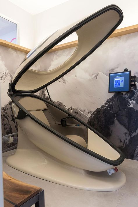 This new, futuristic recovery studio meshes a spa experience with a workout room Wellness Center Floor Plan, Sauna Inspiration, Spa Room Design, Wellness Center Design, Hydrotherapy Spa, Diy Bubble Bath, Recovery Room, Bath Aesthetic, Modern Spa