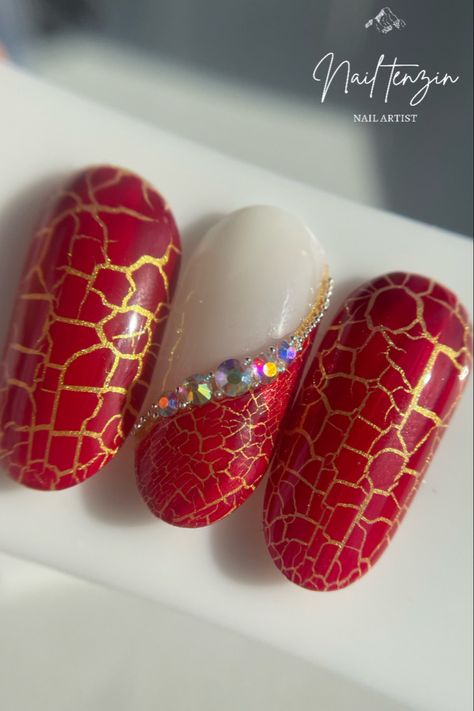 You can achieve this cracked nail art look in many different ways but the easiest way to achive that is to use gelpolush that drys down and crack on its own. Cracked Nail Design, Crackle Gel Nails, Cracked Nail Art, Crackle Nail Art, Harley Nails, Cherry Nail, Cherry Nail Art, File Decoration, Crackle Nails