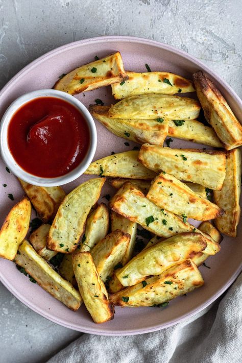 Air Fryer Japanese Sweet Potato Wedges - Dash of Mandi Japanese Sweet Potatoes, Japanese Potato, Japanese Sweet Potato, Sweet Potato Wedges, Air Fryer Dinner Recipes, Japanese Sweet, Air Fryer Healthy, Potato Wedges, Air Fryer Recipes Healthy