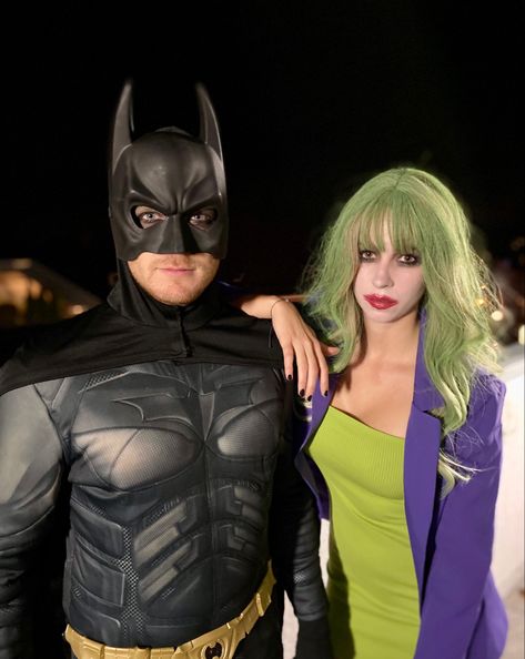 Costume Batman & Joker, Couple Costume, Halloween Joker Couple Costume, Super Hero Couples, Heroes And Villains Costumes, Joker Outfit, Joker Halloween Costume, Villains Party, Batman Halloween, Joker Halloween, Best Couples Costumes