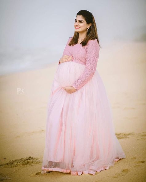 Wedding Gown Cuts, Shower Shoot, Maternity Photo Outfits, Maternity Photoshoot Outfits, Pregnancy Fashion, Maternity Photoshoot Poses, New Saree Blouse Designs, Maternity Outfits, Long Dress Design