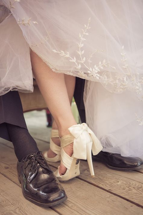 Shoe Couple, Bride Vintage, Shoes Bride, Wedding Diary, Wedding Shoes Bride, Couple Shoes, French Wedding, Couple Photo, Bride Shoes