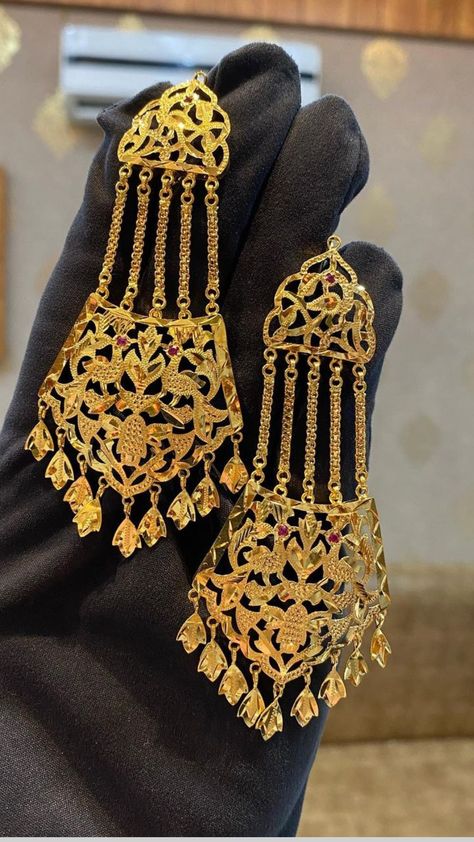 Gold Jhumka For Bride, Punjabi Gold Jewellery Set, New Gold Earrings Designs, Gold Jhumka Earrings Bridal, Muslim Jewellery, Unique Gold Jewelry Designs, Gold Jhumka Earrings, Gold Earrings Models, Indian Designer Suits