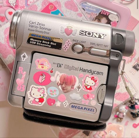 Camcorder Decorated, 2000s Camera, Y2k Camera, Cute Camera, Retro Gadgets, Retro Camera, Vintage Cameras, Strawberry Cheesecake, Digital Cameras