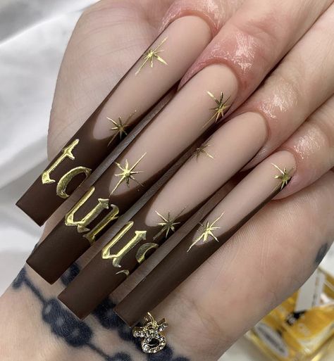 Taurus Nails Acrylic, Taurus Nails Ideas, Green Taurus Nails, Taurus Nails Birthday, Taurus Nails Designs Acrylic Birthday, Brown Birthday Nails, Birthday Nails Taurus, Taurus Birthday Nails, Classy Long Nails