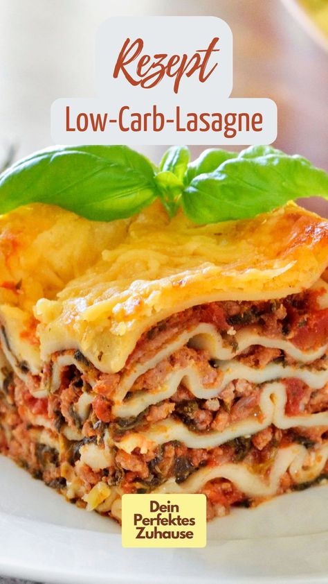 Lust auf Lasagne? Wie wäre es zur Abwechslung mit einer Low-Carb-Variante, die du auch beim Abnehmen bedenkenlos essen kannst? Das vollständige Rezept findest du auf Merkur.de! Low Carb Lasagne, Cheese Pizza, High Protein, Cornbread, Lasagna, Tips And Tricks, Low Carb, Sandwiches, Fashion Forward