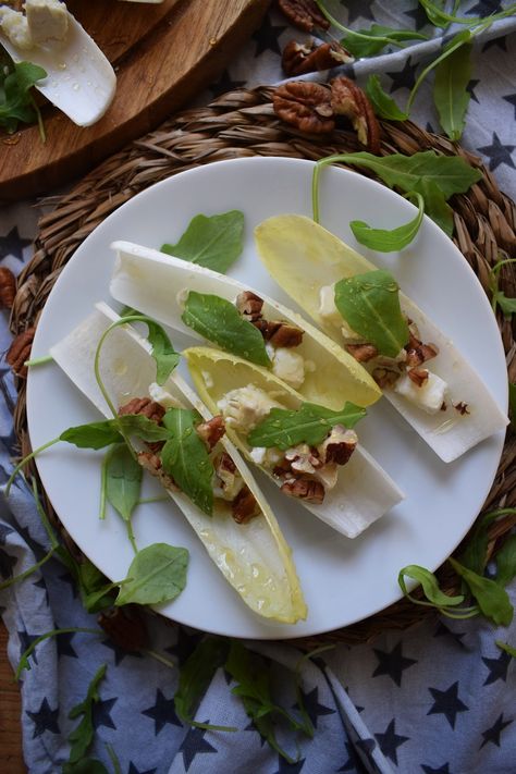 25 + Grown Up Party Appetizers - Julia's Cuisine Endive Cups, Caprice Salad, Endive Appetizers, Italian Stuffed Mushrooms, Crumbled Goat Cheese, Dinner Party Appetizers, Pecan Salad, Cheese Bites, Raw Almonds