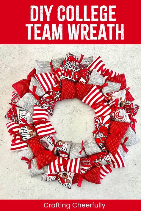 Sports Wreaths Diy, Vinyl Paper Crafts, Paper Template Free, Sports Wreath, Diy College, Jar Decorations, Iron On Cricut, Christmas Party Crafts, Best Graduation Gifts