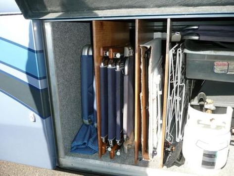 Rangement Caravaning, Rv Living Organization, Rv Storage Solutions, Astuces Camping-car, Travel Trailer Organization, Trailer Storage, Van Storage, Camper Organization, Rv Organization