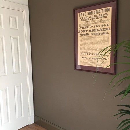 West facing (afternoon light) hallway.Lime White on the woodwork. Salon Drab Farrow And Ball, Farrow And Ball Living Room, Quirky Apartment, Ball Inspiration, Arts And Crafts House, Brown Painting, Wall Exterior, Farrow And Ball, Neutral Paint