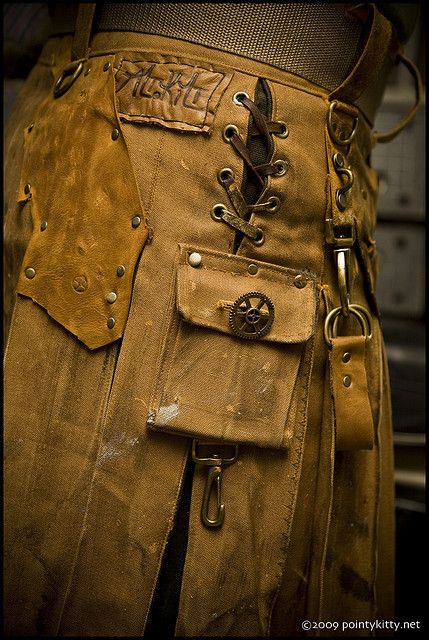 Would be awesome in black! Steampunk welder's kilt Kilt Fashion, Modern Kilts, Steampunk Ideas, Leather Kilt, Urban Wear Women, Kilt Outfits, Utility Kilt, Ren Fair, Leather Ideas