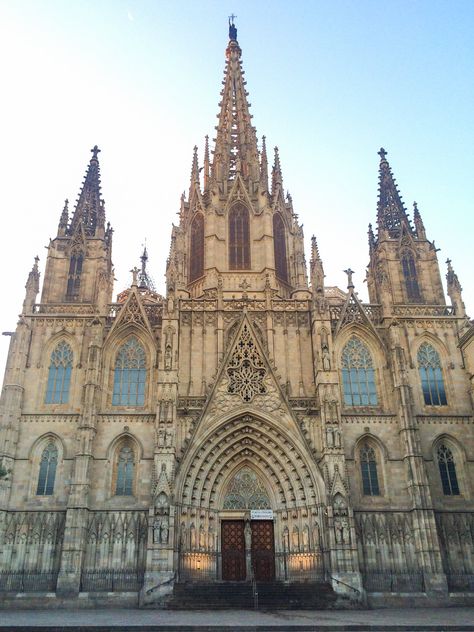 The Ultimate Self Guided Tour of the Barcelona Cathedral | The Creative Adventurer Early Riser, Gothic Quarter, Gothic Cathedrals, Gothic Cathedral, The Cloisters, Cathedral Church, Trevi Fountain, Exploring The World, A Rock