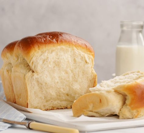 This soft milk bread recipe is made using the tangzhong method, an Asian bread starter that naturally makes bread stay amazingly soft and tender. If you love soft and fluffy homemade bread, you have to try this recipe with step-by-step instructions and photos Homemade Bread With Egg, Milk Bread Recipe Homemade, Tangzhong Bread Recipes, Softest Bread Recipe, Milk Bread Recipes, Basic Desserts, Soft Milk Bread Recipe, Milk And Honey Bread, Fluffy Homemade Bread