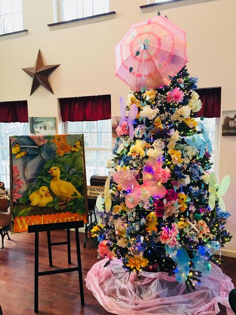 Donna Sterling's Holiday Tree.  April Showers bring May Flowers! Christmas Tree Ideas For Kids, Easter Egg Tree Diy, Spring Tree Decorations, Dollar Tree Easter Decor, Easter Tree Diy, Recipes Easter, Flowers Kitchen, Diy Tree Decor, Flowers Nails