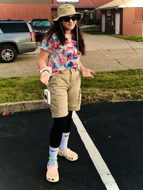 Tacky tourist day outfit Celebrity Dress Up Day Spirit Week, Tacky Tourist Costume, Tourist Halloween Costume, Cher Clueless Outfit, Wacky Tacky Day, Tacky Day, Tourist Costume, Tacky Tourist, Dad Costume