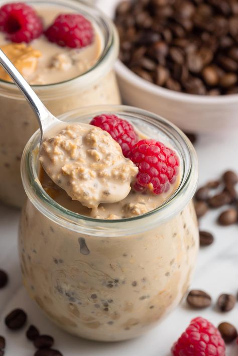 Creamy Coffee Overnight Oats Cappuccino Overnight Oats, Coffee Overnight Oats Healthy, Coffee Overnight Oats, Low Calorie Overnight Oats, Cold Oats, Morning With Coffee, Oat Recipes Healthy, Mixed Berry Smoothie, Overnight Oats Recipe Healthy