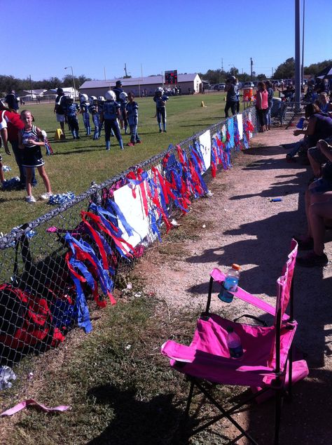 peewee football homecoming decorations Football Bleachers Decorations, Powderpuff Football, Sports Day Decoration, Game Decorations, Powder Puff Football, Coaching Football, Peewee Football, Homecoming Football, Board Game Themes