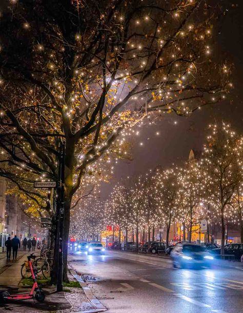 Berlin Christmas Aesthetic, Berlin Vibes Aesthetic, Lights Outside House, Christmas Berlin, Berlin Germany Photography, Christmas Lights Display, Christmas Outside, Berlin Winter, Berlin Christmas