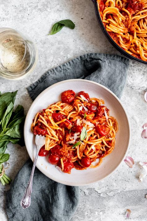 This pasta Napolitana is as simple and classic as a tomato spaghetti can get. Burst cherry tomatoes, sweet sauted garlic and onion with a sprinkle of chilli flakes for some heat. The perfect 30 minute pasta. Pasta is a go-to dinner for nearly everyone when time is short. Its quick and easy, comforting, cheap to make and most importantly, delicious. Naples is known for growing some of the best tomatoes in the world. The main variety being San Marzano. Hence, the name of this easy vegan pasta sauc Spaghetti Napolitana, Pasta Napolitana, Savvy Bites, Burst Cherry Tomatoes, Tomato Spaghetti, Slow Cooker Bolognese, Easy Homemade Pasta, Vegan Pasta Sauce, Healthy Cake Recipes