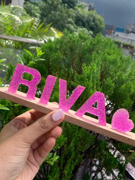 Resin Name Stand, Resin Nameplate, Resin Stand, Resin Letters, Creative Wedding Gifts, Resin Crafts Tutorial, Diy Abstract Canvas Art, Diy Resin Projects, Gifts Wrapping Diy