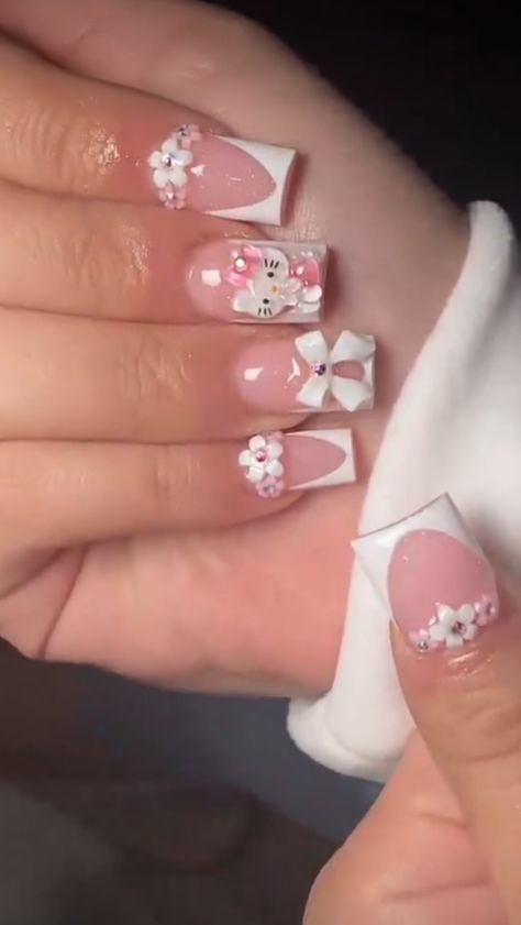 Short Acrylic Nails Designs Hello Kitty, Pink Nail Designs Hello Kitty, Short Nails Acrylic Flowers, Nail Inspo For 10 Yo, Short Painted Nails Design, Back To School Nails Acrylic Square Medium, Hello Kitty Nail Inspo Short, Shorties Nails Hello Kitty, Short Nails Ideas Hello Kitty