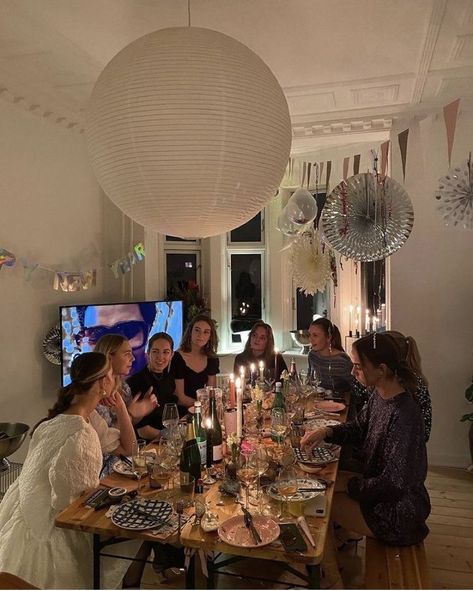 Fest Temaer, Birthday Dinner Party, Birthday Inspo, Bday Girl, Birthday Dinner, Birthday Dinners, Vision Board 2023, 2023 Vision Board, 2023 Vision